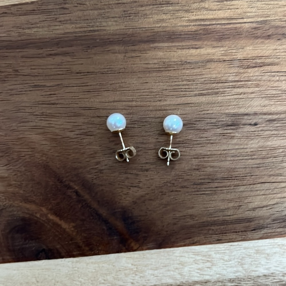 White pearl earrings with gold posts - Picture 2 of 2